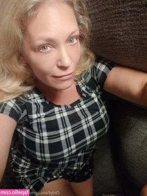 Charlee Chase [ charlee-chase ] - Relaxed