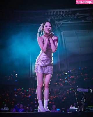 Twice Kpop [ twice-kpop ] - Visited a old ship wrack and had to flash my boobs for the guys around