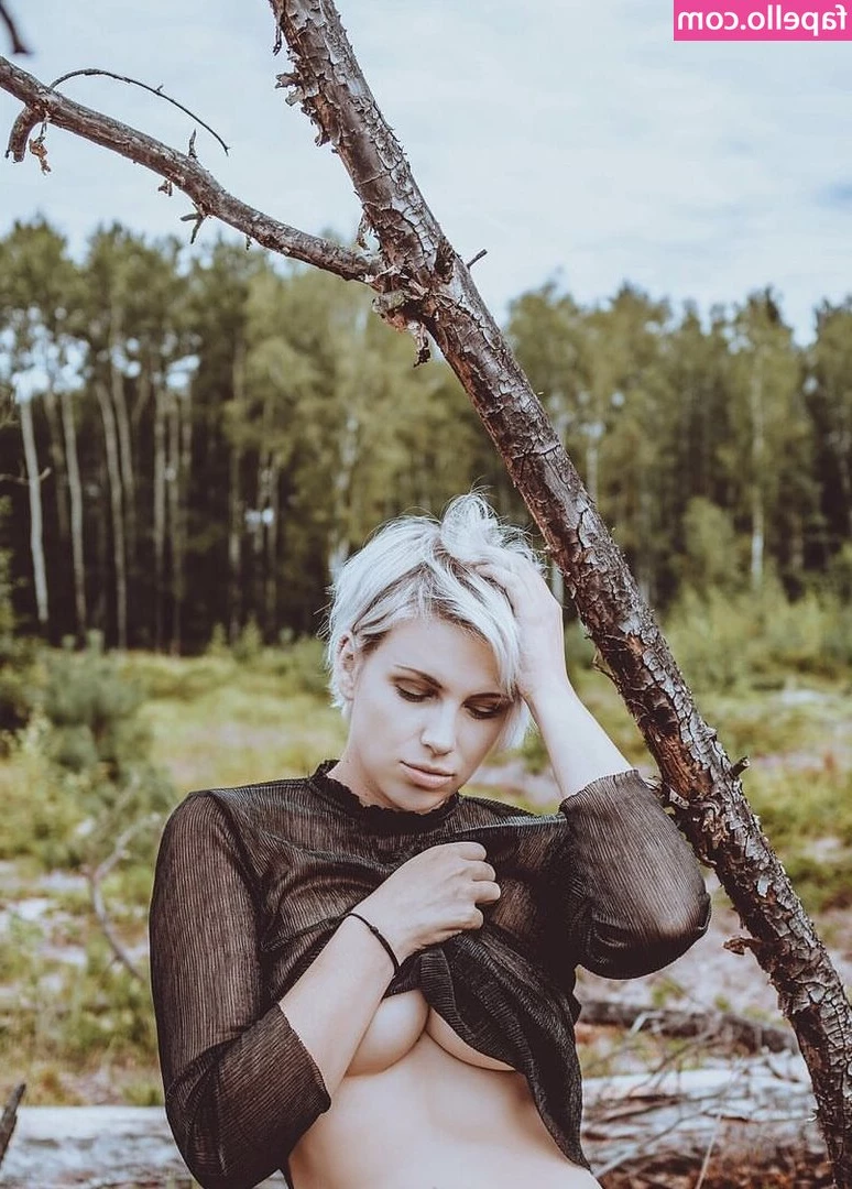 pure_dee [ pure-dee ] - Fuck she’s so cute 🤤