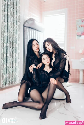 Lele Wu - Kiss them and give them a massage 🧐🥵