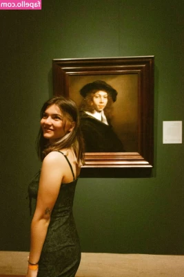 Jules ASMR [ jules-asmr ] - Do you like my off-season softer look or the harder shredded look?