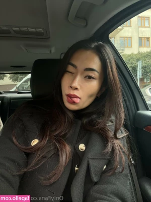 asianina - Good friends support your cam girl career