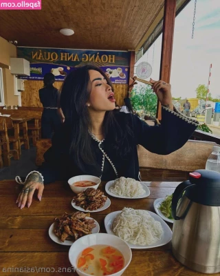asianina - Do you like the tops of my feet