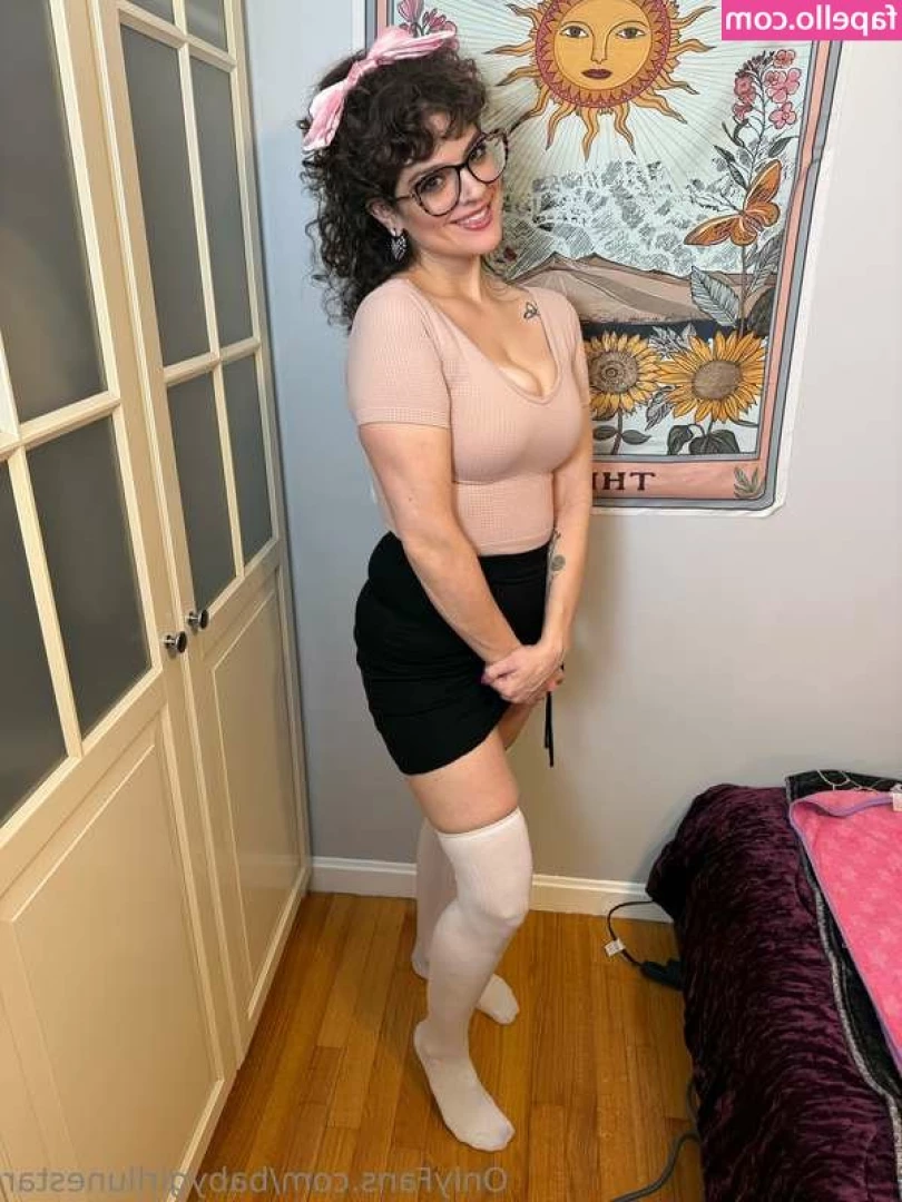 BabygirlLuneStar [ babygirllunestar-1 ] - Tip if you want me to keep upping my skirt 😈