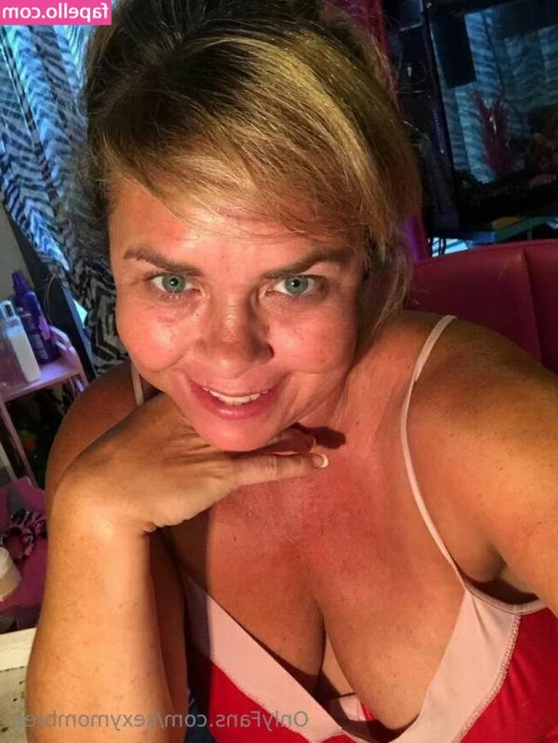 Sexy Bree [ sexy-bree ] - should i go live