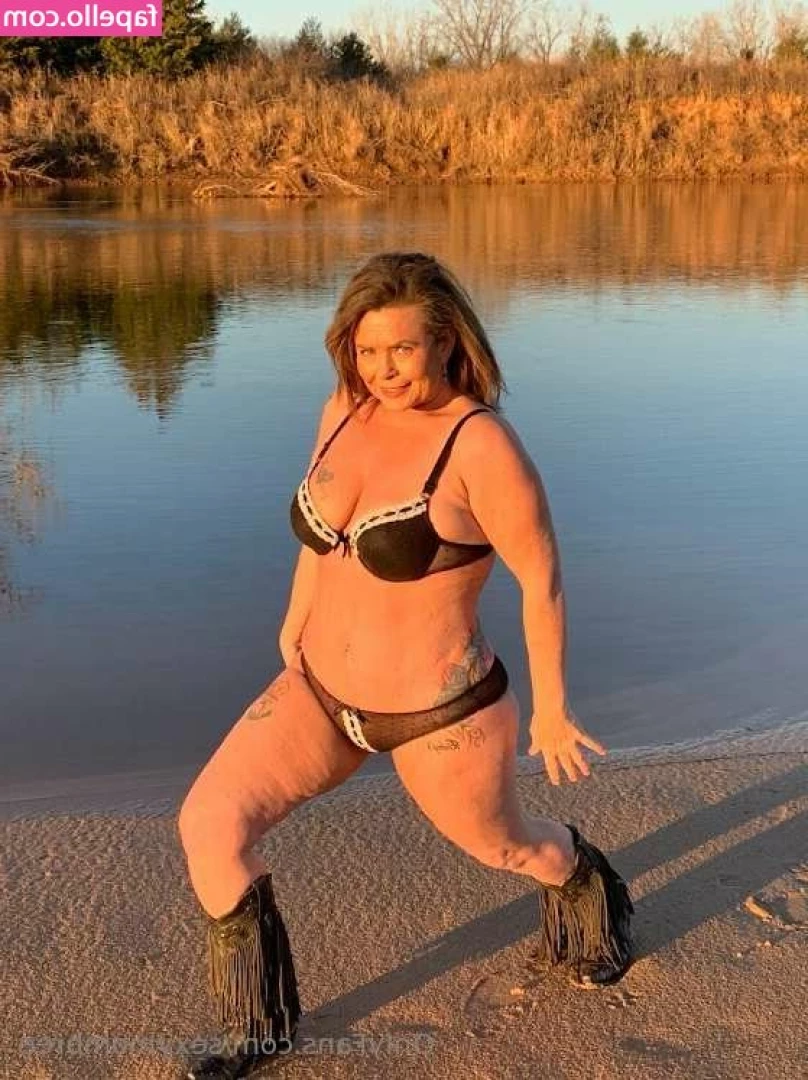 Sexy Bree [ sexy-bree ] - Ricordatevi che chi scopa a capodanno scopa tutto l anno  Quindi