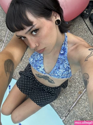 AnnaliseHorror [ annalisehorror-1 ] - OMW TO GET SUM DICK 😋