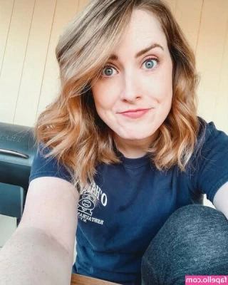 Laina Morris [ laina-morris ] - Wanna cuddle? I’m soft all over 😌