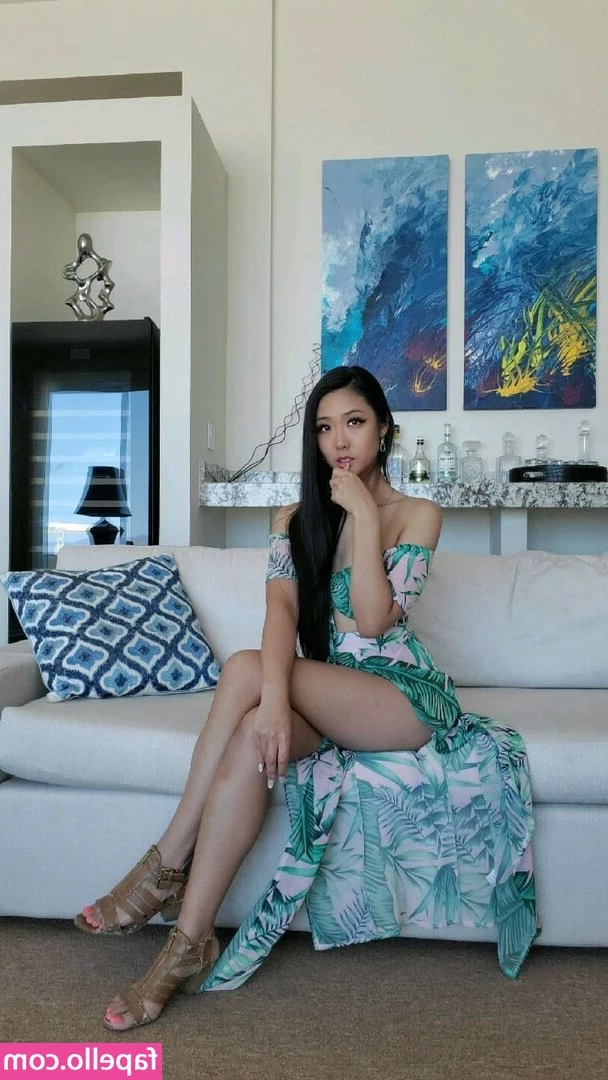 Classic_Christinee [ classic-christinee ] - Vous le suivez toujours pas? On continue de faire des vidéos
