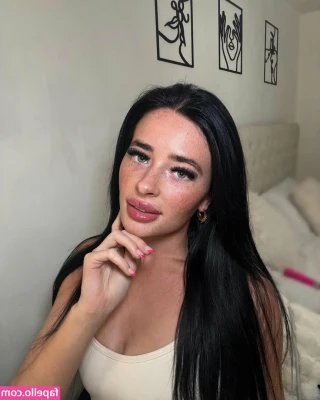 Millie Kennedy [ millie-kennedy ] - ensayando para cuando me des tu cremita 🍼🥺