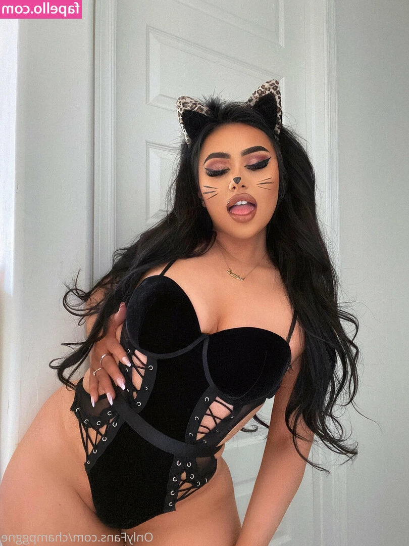 Champagne - Welcome to my VIP! Want to know more about me?  My name is Heidi.