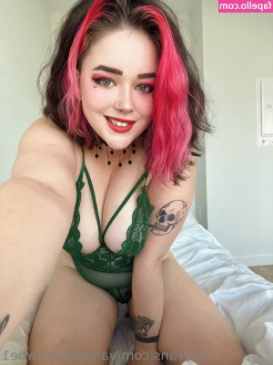 Vanessa Strawberry [ vanessa-strawberry ] - Lo vemos en cámara lenta papiss😈😈😈