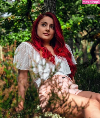 Annie Fuchsia [ annie-fuchsia ] - Do you guys like the clothed posts? What if I post a bunch of cute