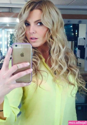 Marjorie de Sousa [ marjorie-de-sousa ] - Selfie time...
