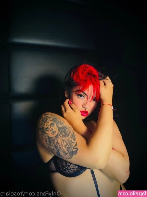 roseiaro - I imagine sitting on your face and getting high.......