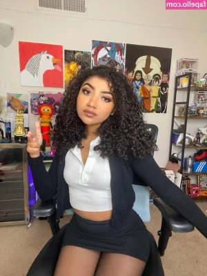 krystalogy - Okay i just noticed today that i actually can also kind of sit on it