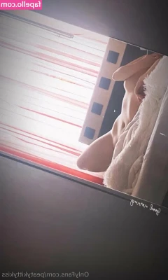 peatykittykiss - Help me take it off 😉