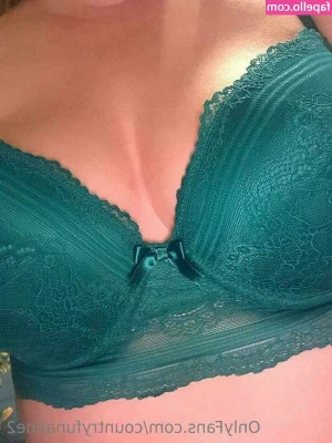 Fun Anne [ fun-anne ] - Come to my DMs and lets play tonight!!!