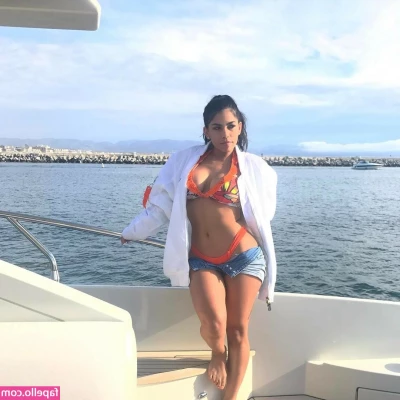 Elizabeth Ruiz [ elizabeth-ruiz-3 ] - Like if you wanna touch them