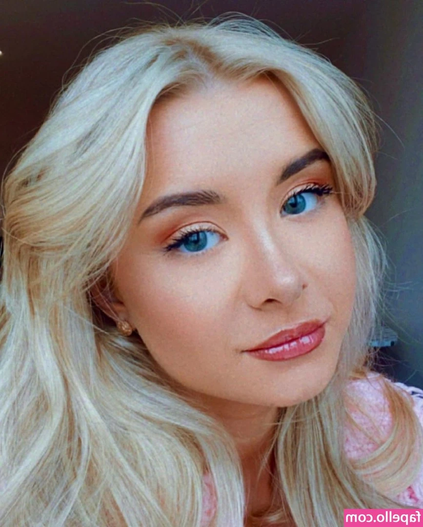 Kerry Ingram [ kerry-ingram ] - Wanna see something that'll put you in the holiday spirit?? Send me a