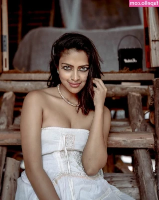 Amala Paul [ amala-paul ] - Online through a GOVERNMENT PHONE so no porn..for now but BUUUUT