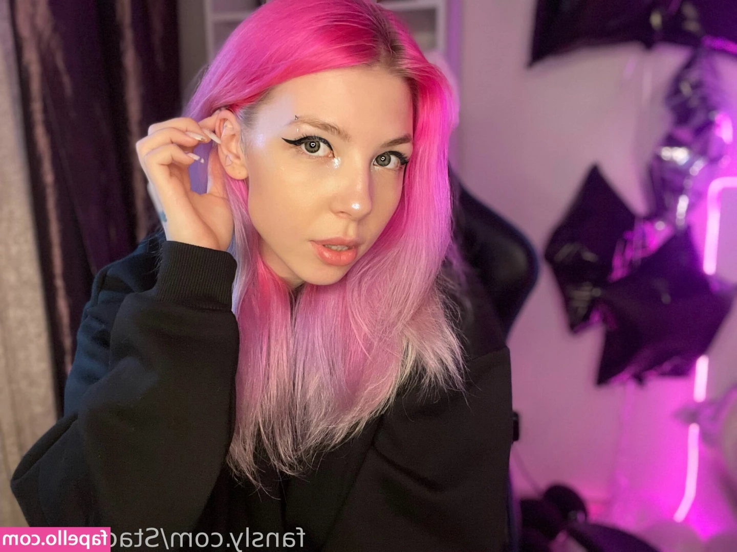 StacyQuinst - Estar desnudo en casa es lo mejor  mirame     dale me gusta   para