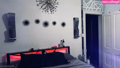 miarosexxx - Does it look like I m giving head here