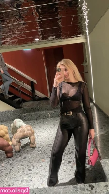 vanessaahlstrom - Custom dance video? 😳