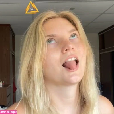 vanessaahlstrom - https://onlyfans.com/action/t…  👆🏼Her VIP is never free..take