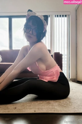 cloudwing0 [ cloudwing0-4 ] - Long lost yoga video from the original Tiny Gypsy Feet