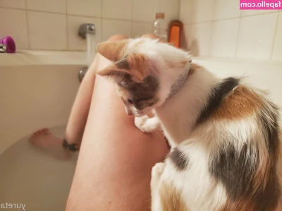 Yureta [ yureta-2 ] - Is it just me or does my ass get yummier every day