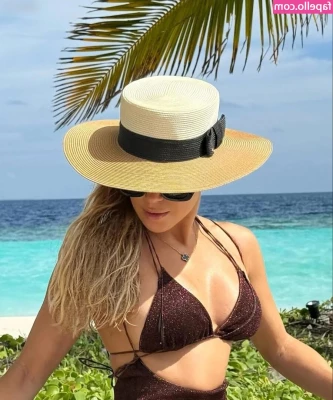 Sylvie Meis [ sylvie-meis ] - * Custom Request*  “Hello, my tasty ones!” she greeted them