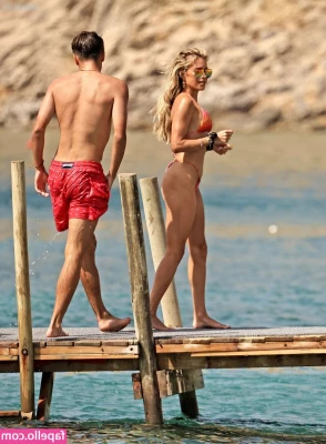 Sylvie Meis [ sylvie-meis ] - Dam it left my knee pads at home  I usually always have them with me