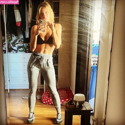 Fernanda Colombo [ fernanda-colombo ] - I was off for Holidays! Did you missed me? 🥰🥰
