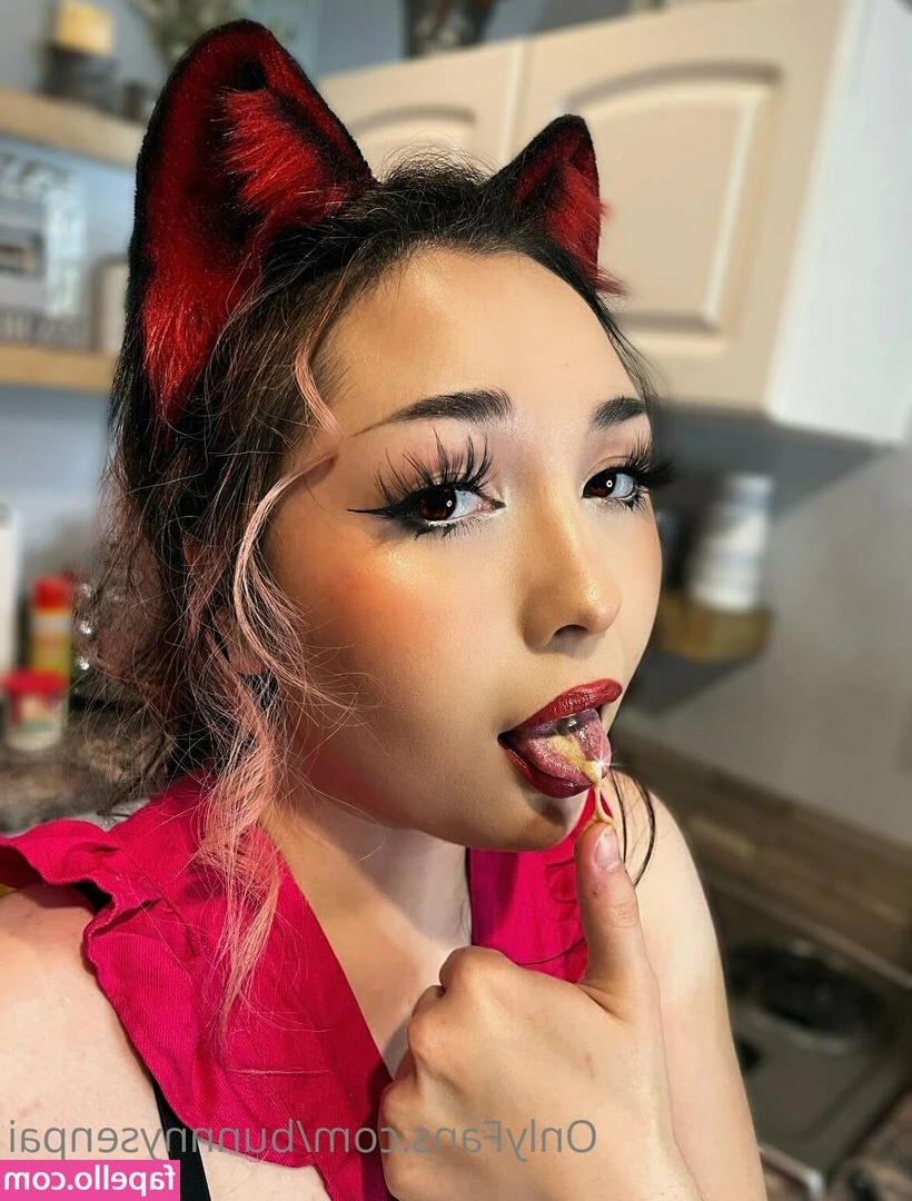 bunnnysenpai - Happy Saturday darlings  Who wants to play