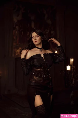 Alice Inferno [ alice-inferno ] - Shower time baby   Let me get all wet for you  you can scrub me down