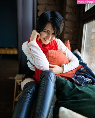 Margo Kuzina [ margo-kuzina ] - Sometimes my clothes just seem to fall off