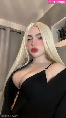 Thayse Kloppel [ thayse-kloppel-3 ] - @amiamileyxxx and I made some hot new content!
