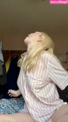 Kittysblind - I wish I was with you right now, in bed. 🤤