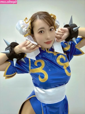 Yuka Kuramoti [ yuka-kuramoti ] - Lay on the floor and admire my perfect feet while I play my video