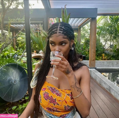 Diamond White [ diamond-white ] - Did you catch 190? It’s a must-have if you love stroking your dick