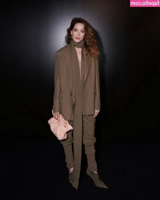 Michelle Monaghan [ michelle-monaghan ] - It s my day off  first things first- make my holes cream