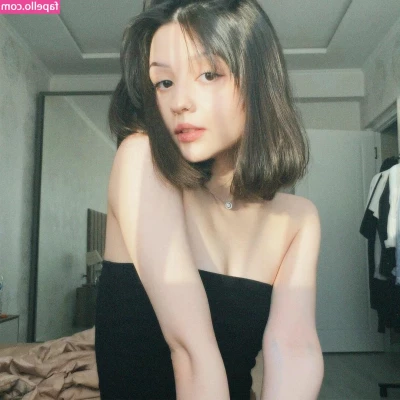 Loonassoftfeet [ loonassoftfeet-1 ] - Who wants to be smothered?
