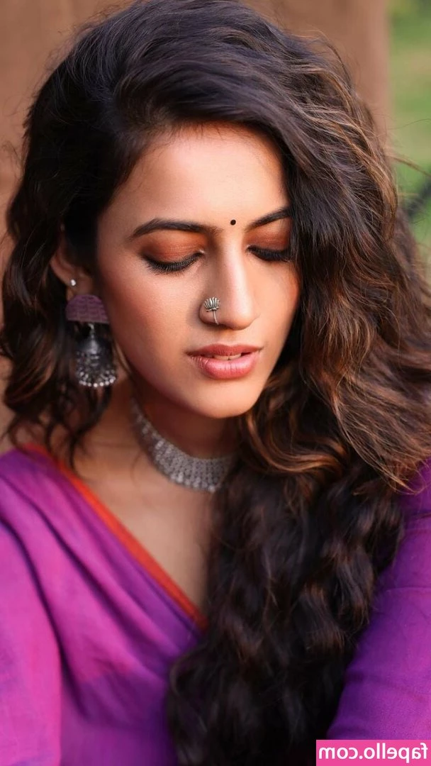 Niharika - Tip these photos and I ll send u the photo of me playing w myself in