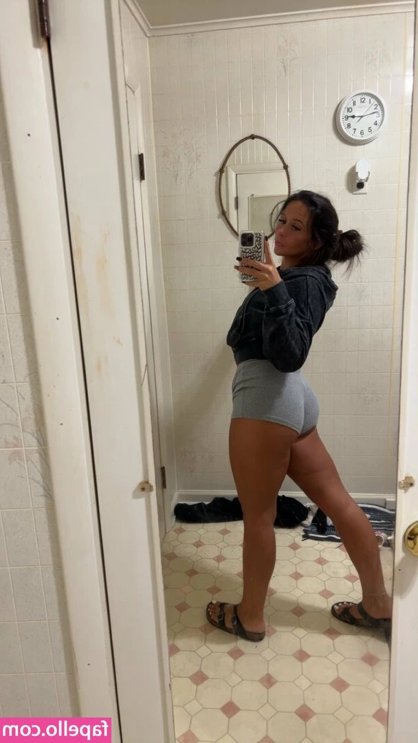 brookkxoo - I deserve everything I want! And you know that!😌👸🏽 I‘m a
