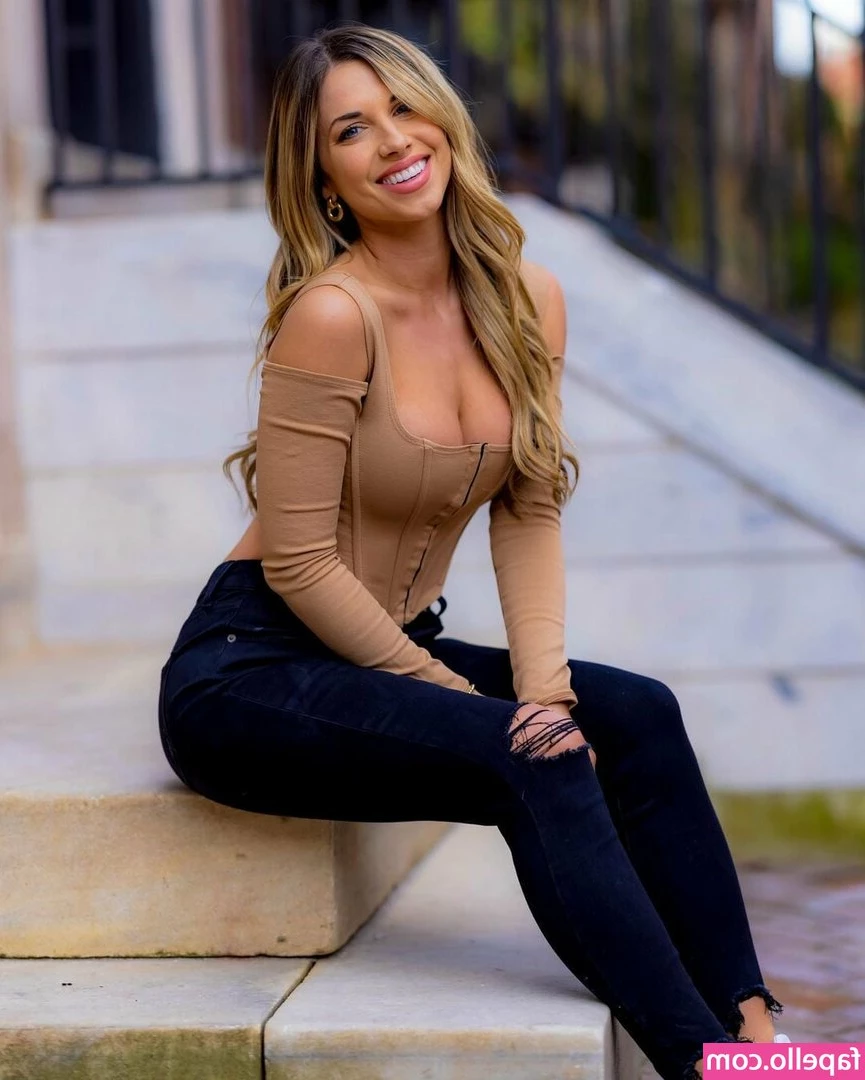 Erin Dolan [ erin-dolan ] - Merry Christmas everyone!! Check your dms