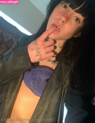 Allyaldenn - Its been a fun weekend. Time to unzip and get naked :)