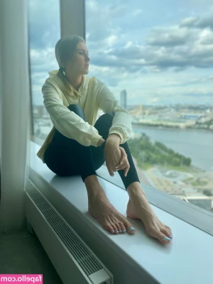 Natalia Vieru [ natalia-vieru ] - going live from now for two hours  Cum join me xx help me cumYou