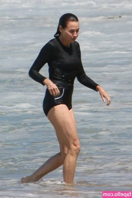 Minnie Driver - Upskirts in the great outdoors