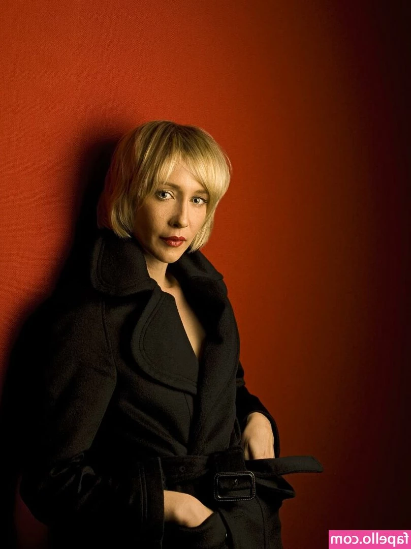 Vera Farmiga [ vera-farmiga ] - Help Me Decide   Glasses On   Or   Glasses Off   Tips Are Welcome